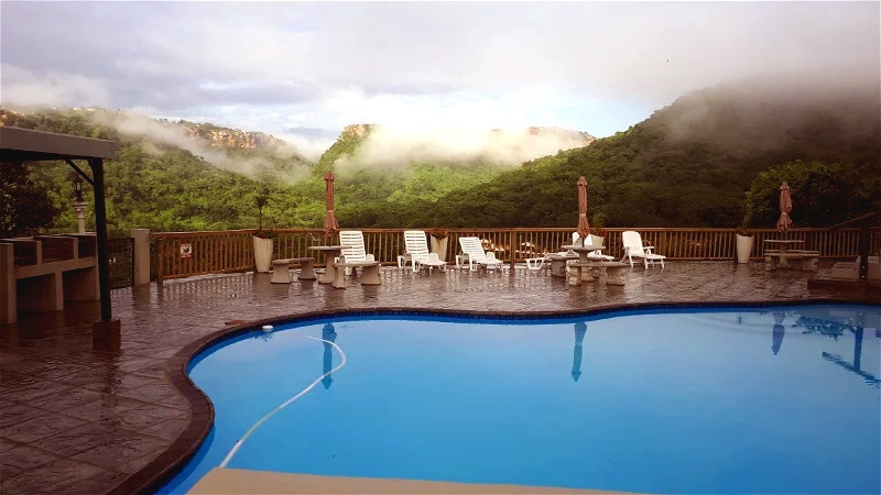 Umtamvuna View Cabanas: After the rains - pool area with braai's